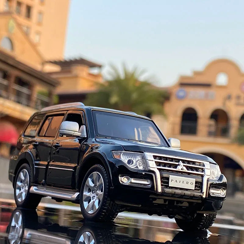 1:32 Mitsubishi Pajero Diecast SUV Model Car – Metal Toy with Sound & Ligh