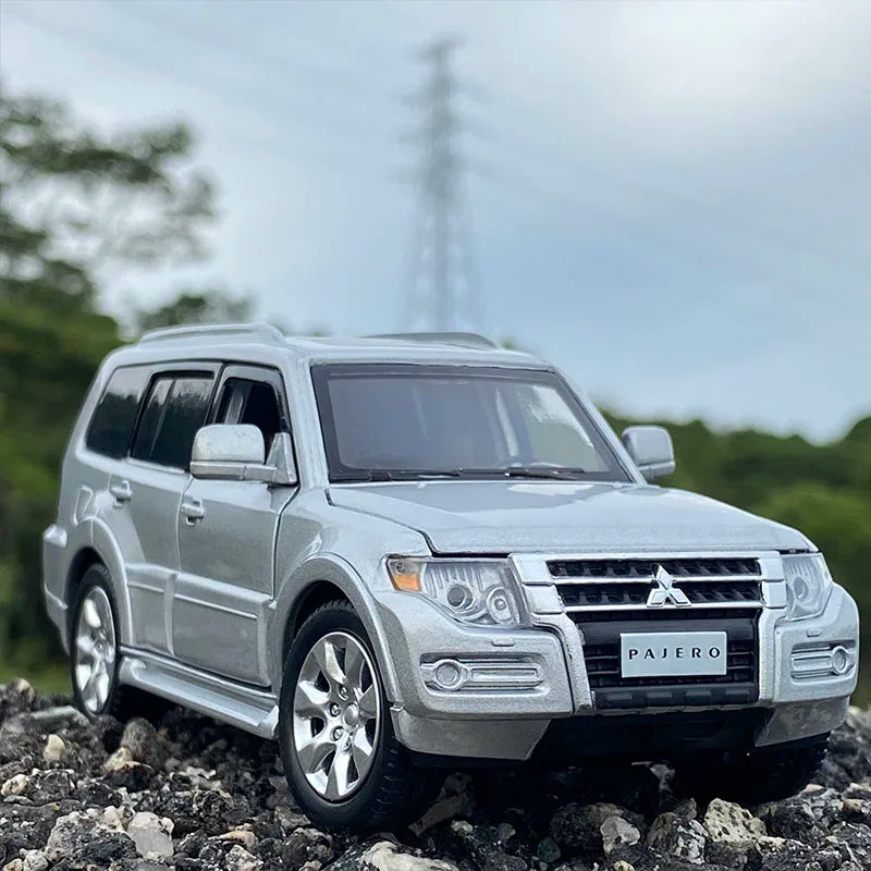 1:32 Mitsubishi Pajero Diecast SUV Model Car – Metal Toy with Sound & Ligh
