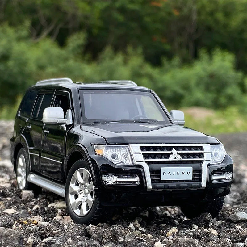 1:32 Mitsubishi Pajero Diecast SUV Model Car – Metal Toy with Sound & Ligh