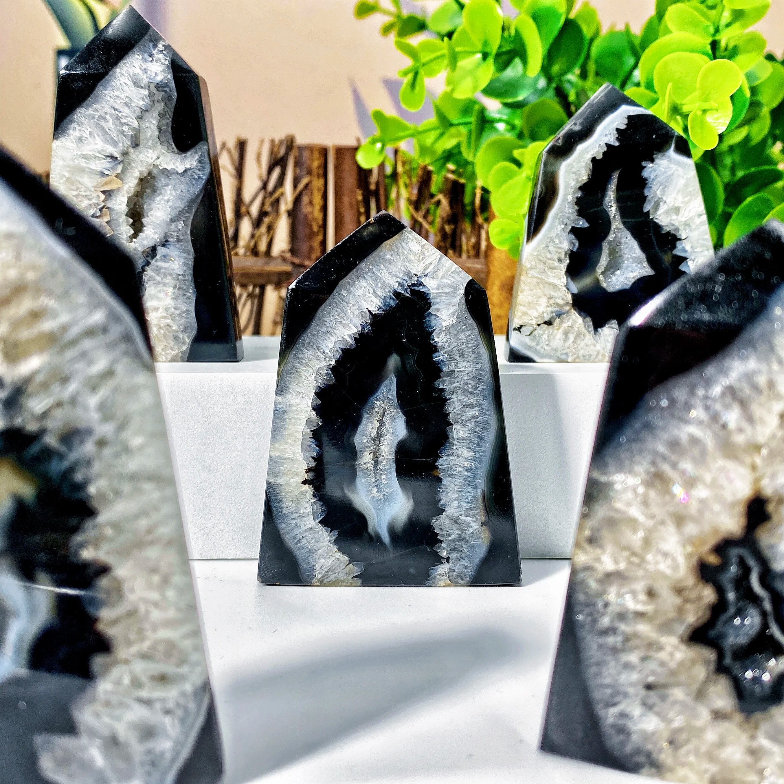 Black Sardonyx Agate Point (1pc Random) – Natural Crystal Tower
