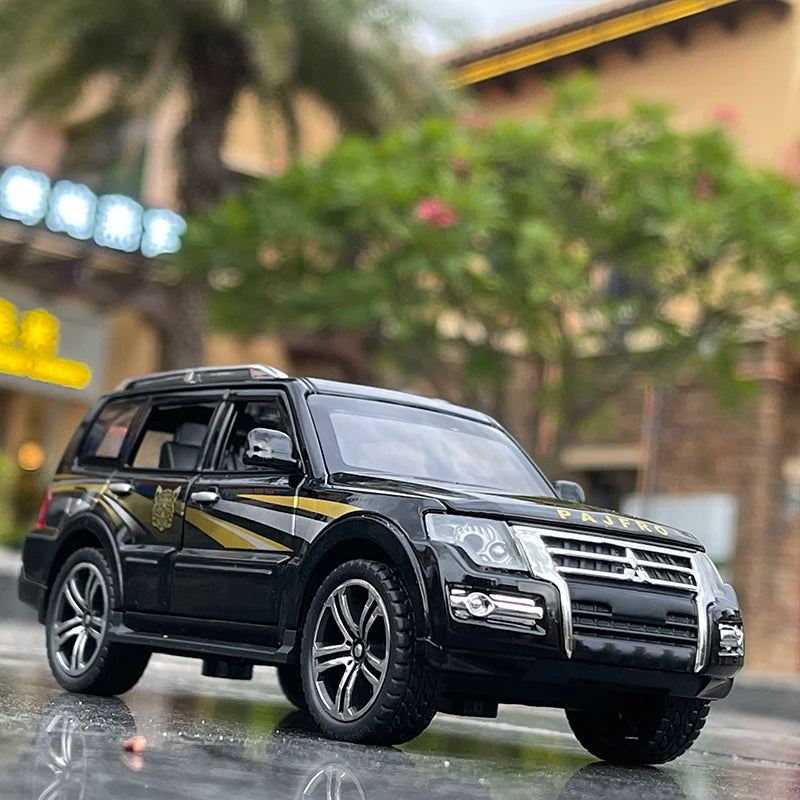 1:32 Mitsubishi Pajero Diecast SUV Model Car – Metal Toy with Sound & Ligh