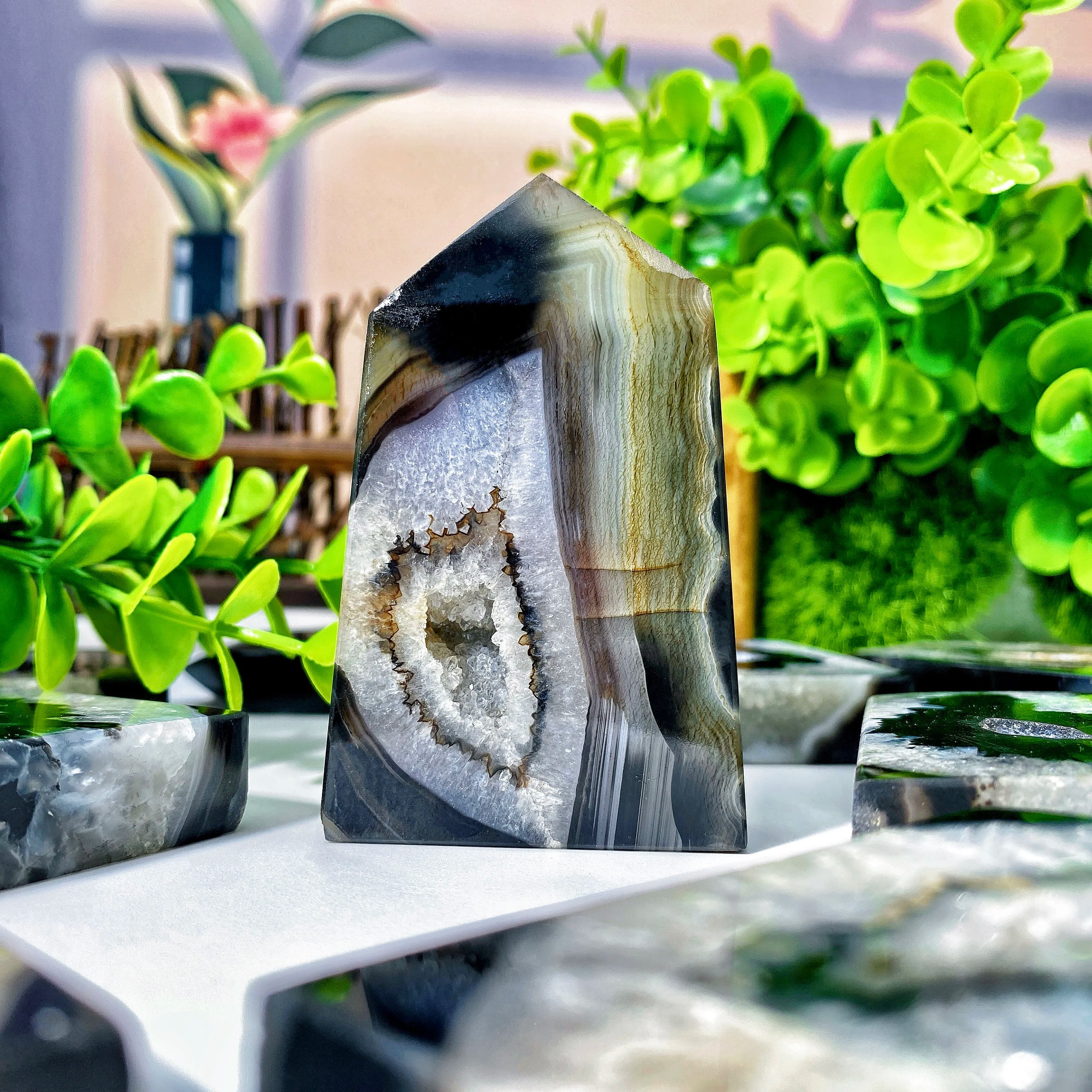 Black Sardonyx Agate Point (1pc Random) – Natural Crystal Tower
