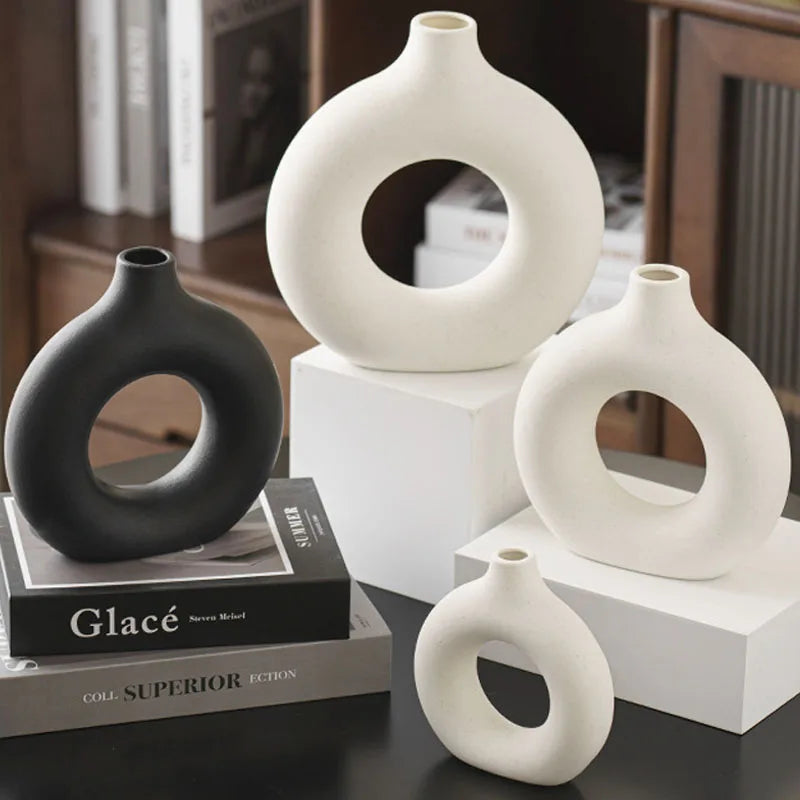 Minimalist Donut Vase – Hollow Circle Bud Vase