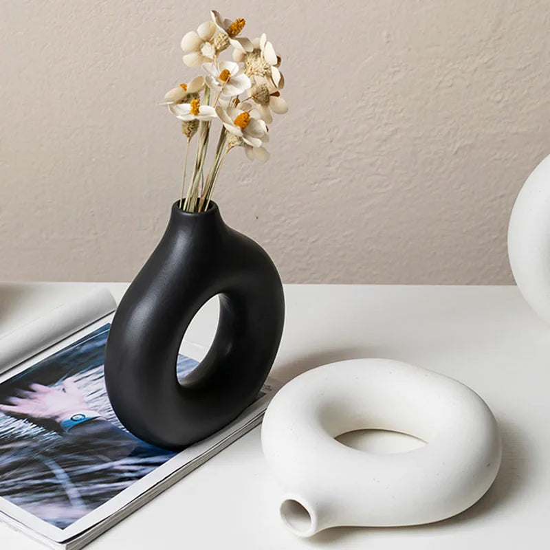 Minimalist Donut Vase – Hollow Circle Bud Vase